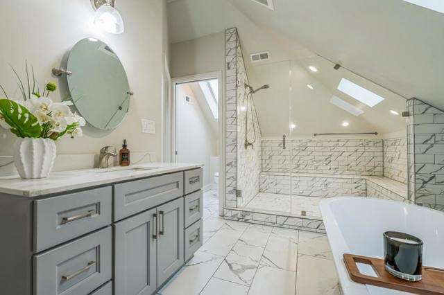 696 29th Street, Oakland CA: https://media.crmls.org/mediaz/a6cffdbc-6b93-4dc4-b2f4-b9fda1a231a4.jpg