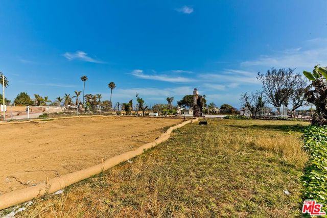 917 Enchanted Way, Pacific Palisades CA: https://media.crmls.org/mediaz/a6d063fb-e59a-4599-8b65-0158666b7961.jpg