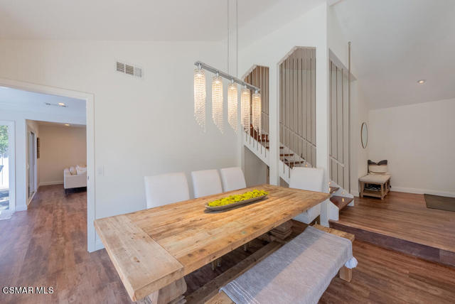 1453 Cheswick Place, Westlake Village CA: https://media.crmls.org/mediaz/a6d165d1-6938-4df3-be09-5239be869df5.jpg