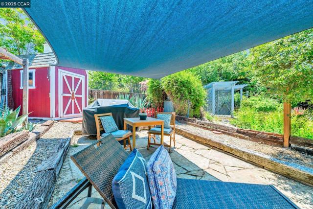 49 Terra Bella Dr, Walnut Creek CA: https://media.crmls.org/mediaz/a6d19bdf-f479-4ee2-8d6c-295d714b80f3.jpg