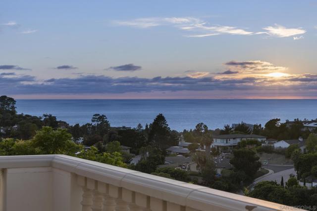 6404 La Jolla Scenic Drive S, La Jolla CA: https://media.crmls.org/mediaz/a6d2007f-64cb-4df1-b1c9-bbbe56ffc03e.jpg