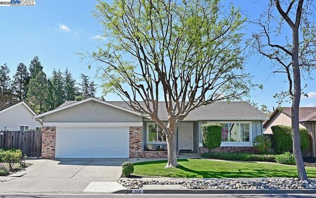 573 Junipero St, Pleasanton CA: https://media.crmls.org/mediaz/a6d24f79-10f0-402b-b767-e0bc691f25b9.jpg