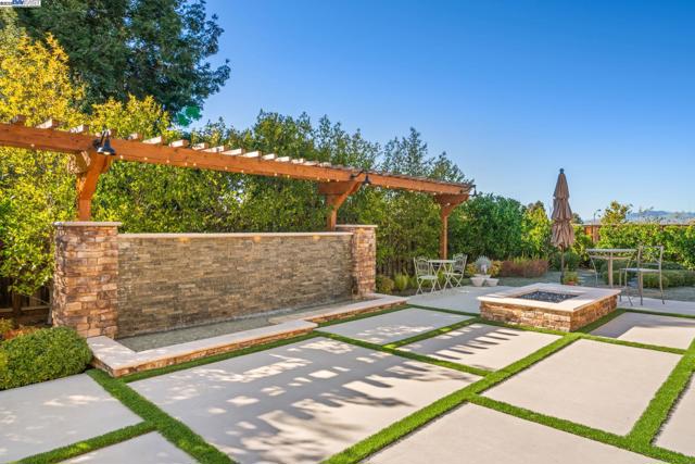 2135 Terra Bella Ct, Livermore CA: https://media.crmls.org/mediaz/a6d25ed6-e327-45d2-a8b3-7a6f6dcab42d.jpg