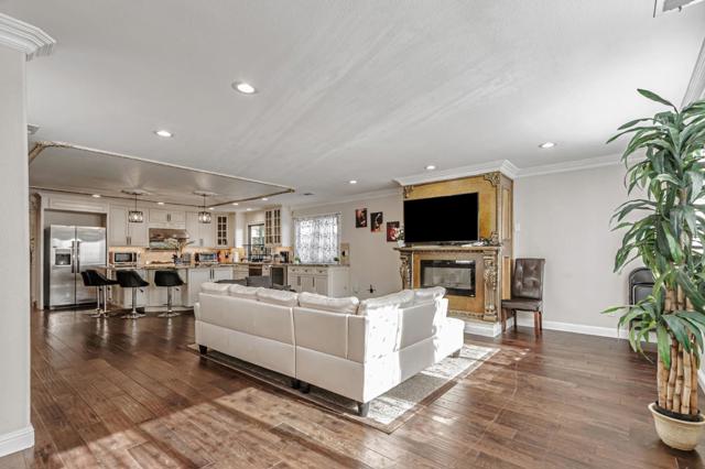 101 S 13th Street, San Jose CA: https://media.crmls.org/mediaz/a6d32942-c7e1-418f-a9ea-3964de8e5179.jpg