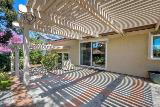 10434 Woodchuck Pt, San Diego CA: https://media.crmls.org/mediaz/a6d3d320-b80e-4850-a16e-eaed7781872e.jpg