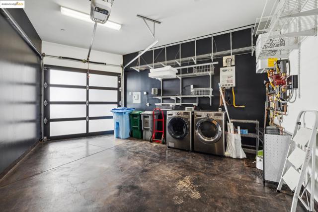 2010 9th St, Berkeley CA: https://media.crmls.org/mediaz/a6d43167-2aad-4cf1-b37e-22c56c3cf0e6.jpg