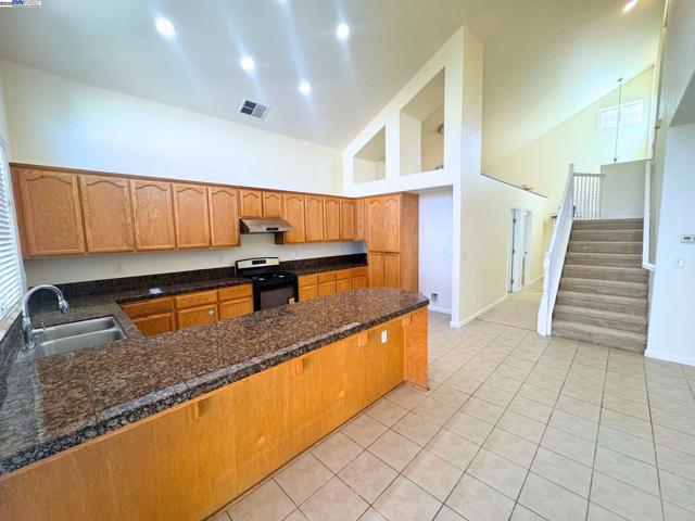 4651 Stern Dr, Merced CA: https://media.crmls.org/mediaz/a6d50859-2c1b-43ec-bd6d-3b1b5c30e5a6.jpg