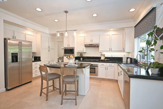 226 Promenade Ln, Danville CA: https://media.crmls.org/mediaz/a6d59bd0-34c7-47e9-b683-7d6e45753028.jpg