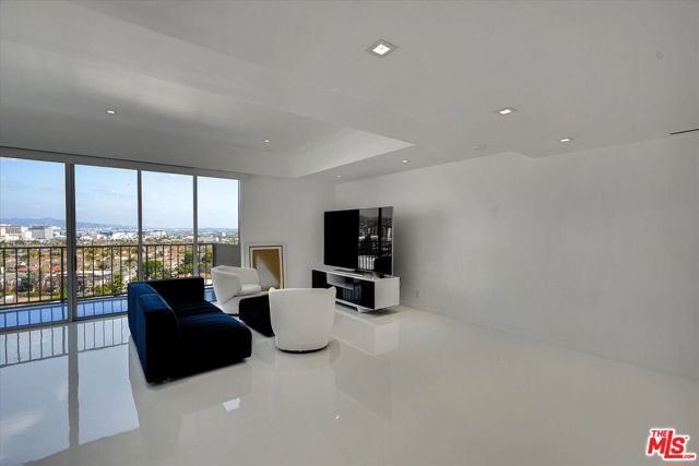 2160 E Century Parkway, Los Angeles CA: https://media.crmls.org/mediaz/a6d5b020-2b61-442e-bb02-d2a0498b78e1.jpg