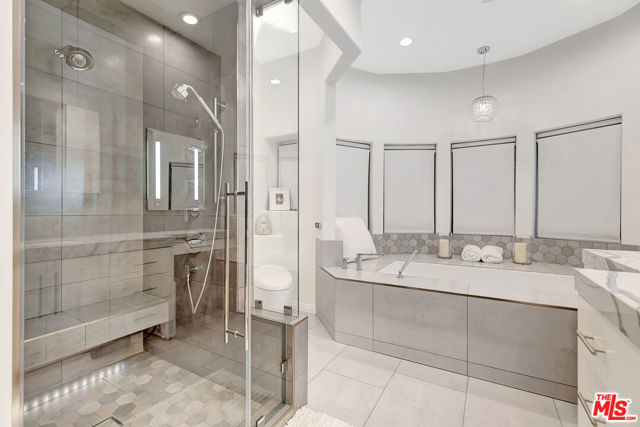 4102 Cachalote Street, Woodland Hills CA: https://media.crmls.org/mediaz/a6d5b237-3eaf-4d2b-9f1a-26e3129fef4d.jpg