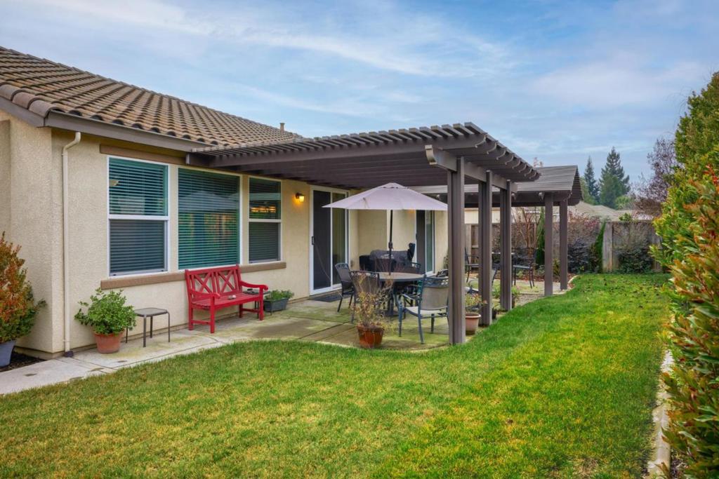 https://media.crmls.org/mediaz/a6d63a73-4b9a-4279-8a12-8edb48b4ab32.jpg?preset=X-Large