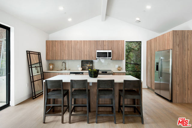 3657 1/2 Regal Place, Los Angeles CA: https://media.crmls.org/mediaz/a6d6a628-3c21-4c2e-a15f-9b236e7a4f85.jpg