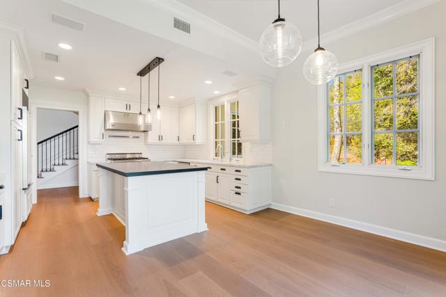 2306 Heatherbank Court, Thousand Oaks CA: https://media.crmls.org/mediaz/a6d6b6ba-0bd1-455e-9883-fa4c3d7a66fe.jpg