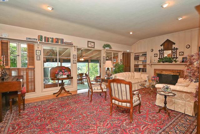 1380 E Juana Ave, San Leandro CA: https://media.crmls.org/mediaz/a6d79270-201d-45e1-9421-322680acb1bb.jpg