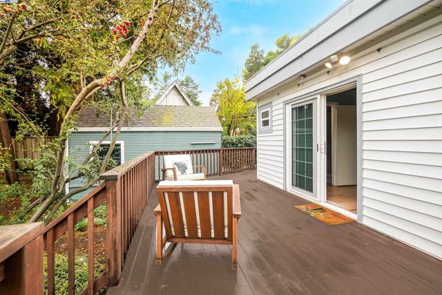 3908 Archmont Pl, Oakland CA: https://media.crmls.org/mediaz/a6d83a58-4287-4e38-9fc7-cad4f81d2190.jpg