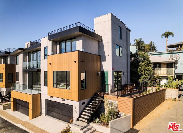2824 1/2 Avenel Street, Los Angeles CA: https://media.crmls.org/mediaz/a6d8c45b-41ea-4102-8b8d-e84b96ccdef2.jpg