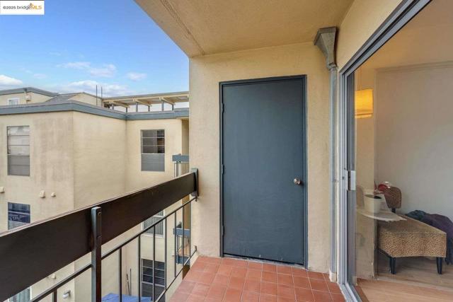 500 Vernon ST, Oakland CA: https://media.crmls.org/mediaz/a6d8c523-ebf0-431c-8091-4f75bd6be785.jpg