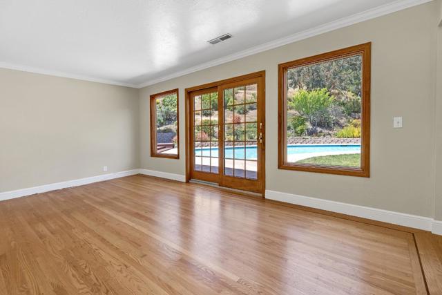 10 Banff Way, Pacifica CA: https://media.crmls.org/mediaz/a6d91bc4-0fe8-4a34-9007-1f4e0bed8819.jpg