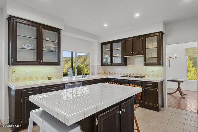29845 Vista Del Arroyo, Agoura Hills CA: https://media.crmls.org/mediaz/a6d98981-331a-4e01-b945-cdd31eef6879.jpg
