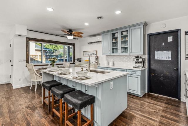 Detail Gallery Image 6 of 28 For 166 Lakeview Ave, Spring Valley,  CA 91977 - 4 Beds | 3 Baths