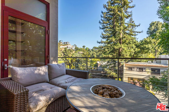 8783 Lookout Mountain Avenue, Los Angeles CA: https://media.crmls.org/mediaz/a6da4809-6a00-42e3-a150-bf84e6d41275.jpg