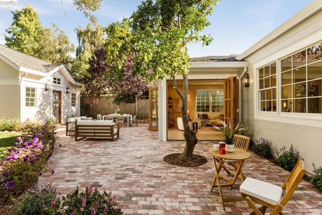 Details for 6446 Regent St, Oakland, CA 94618