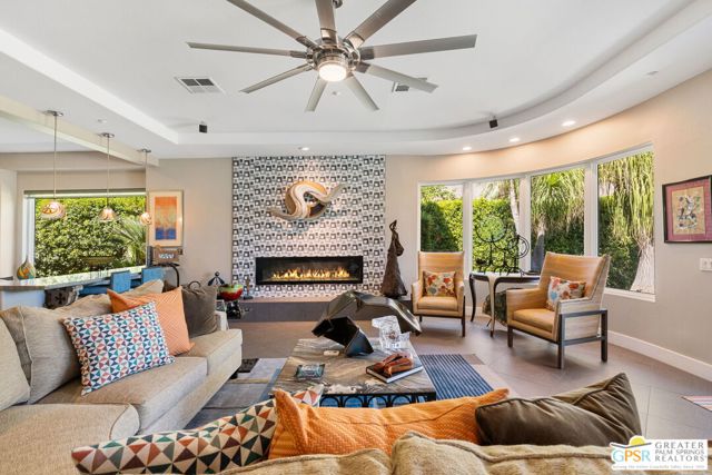 450 E Bogert Trail, Palm Springs CA: https://media.crmls.org/mediaz/a6da871a-57e5-4ad3-88d2-7b65821925f2.jpg
