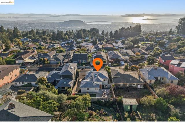 19 Highland Blvd, Kensington CA: https://media.crmls.org/mediaz/a6dae9c2-7d0e-4095-9e24-08b6054f4653.jpg