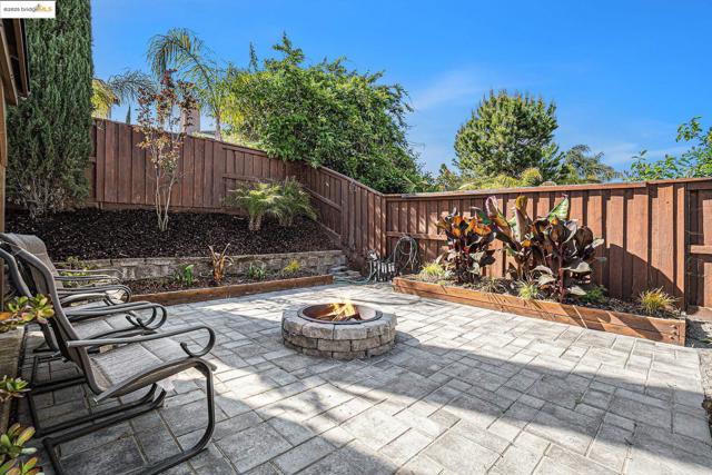 113 Little Ranch Circle, Oakley CA: https://media.crmls.org/mediaz/a6daf3de-21fc-4ccd-8171-c9162d326cda.jpg