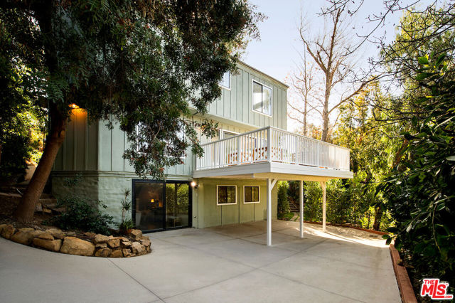 1771 Arteique Road, Topanga CA: https://media.crmls.org/mediaz/a6dbfe7e-03a1-4617-9b76-2e0c96bc5e0c.jpg