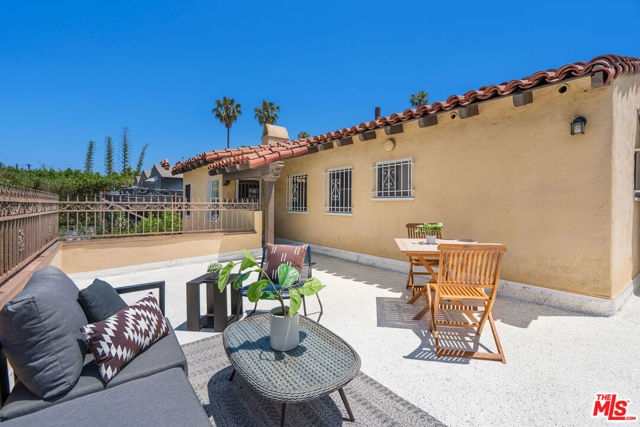 119 S Highland Avenue, Los Angeles CA: https://media.crmls.org/mediaz/a6dc071e-012e-40f1-963e-b92fc96bcc20.jpg