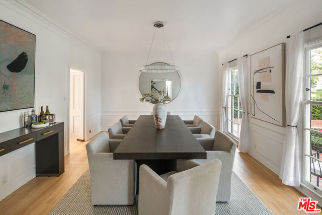 625 N Sierra Drive, Beverly Hills CA: https://media.crmls.org/mediaz/a6dc092a-a59e-480f-96ed-67ce652c8efd.jpg