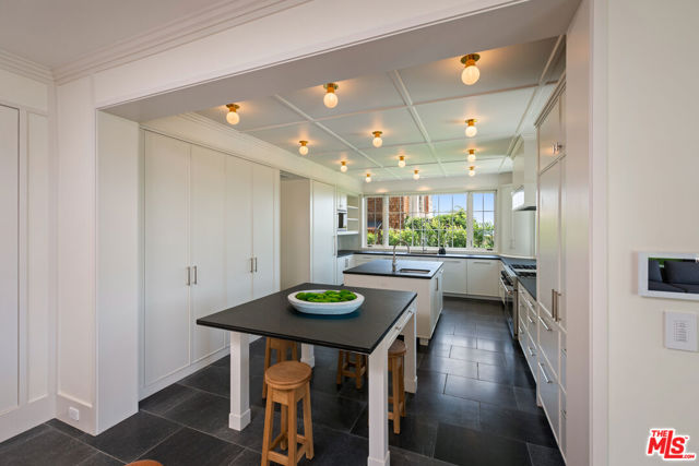 525 Spoleto Drive, Pacific Palisades CA: https://media.crmls.org/mediaz/a6dc1a5b-a9e5-4125-a43a-7d3ded2c27d8.jpg