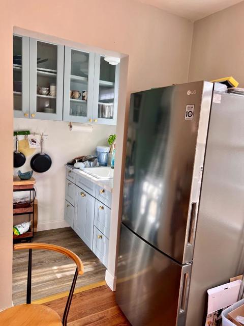 811 Alameda Avenue, Monterey CA: https://media.crmls.org/mediaz/a6dc46fe-68da-4a97-af55-d52de1893054.jpg
