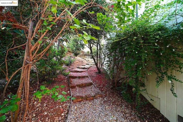 3196 Sudbury RD, Cameron Park CA: https://media.crmls.org/mediaz/a6dcd621-eb1f-450c-9343-31ac70461fbb.jpg