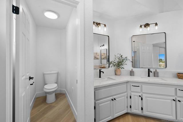4979 Poseidon Way, Oceanside CA: https://media.crmls.org/mediaz/a6dd1388-565b-4192-8de5-100dff466fb4.jpg