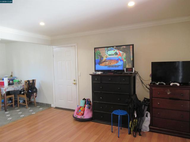 615 15Th St, Richmond CA: https://media.crmls.org/mediaz/a6dd6473-b7de-4d3a-8a44-9d7590784390.jpg
