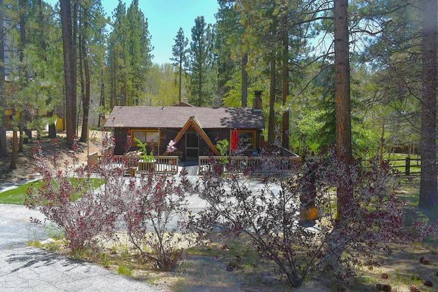 40123 Hillcrest Drive, Big Bear CA: https://media.crmls.org/mediaz/a6ddca4b-64ea-4d77-b20b-82376d992514.jpg