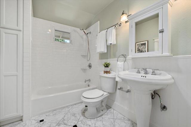 302 Los Gatos Boulevard, Los Gatos CA: https://media.crmls.org/mediaz/a6de50d6-cf1b-448b-9342-c17b061ff73e.jpg