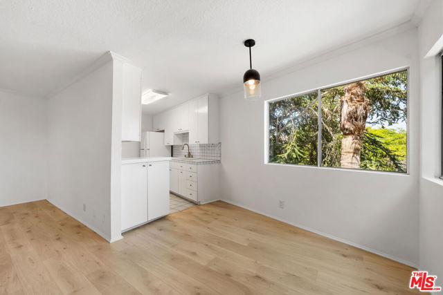 222 7th Street, Santa Monica CA: https://media.crmls.org/mediaz/a6df33f2-3a6d-4d86-99ef-849140e9ea03.jpg