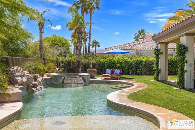 1 Toscana Way, Rancho Mirage CA: https://media.crmls.org/mediaz/a6df7b5b-b452-4844-84c1-20de23b822e2.jpg