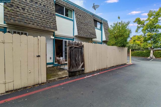 3905 Clayton Rd, Concord CA: https://media.crmls.org/mediaz/a6e16f02-5820-4f0c-904b-b0953d1d9e0f.jpg