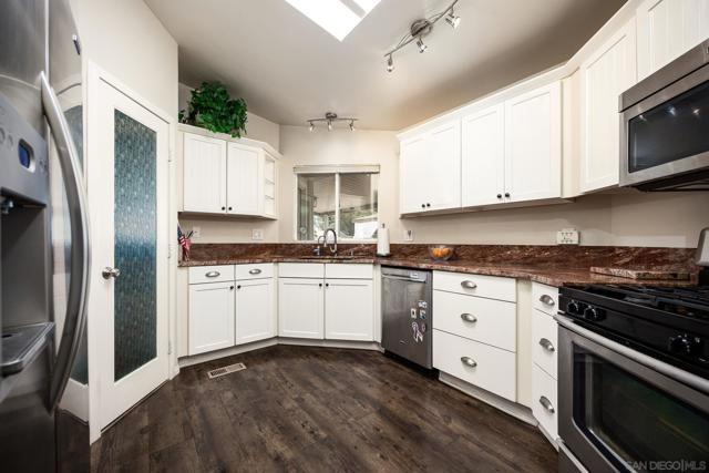 18218 Paradise Mountain Rd, Valley Center CA: https://media.crmls.org/mediaz/a6e1d162-019f-4748-a828-11e556a81738.jpg