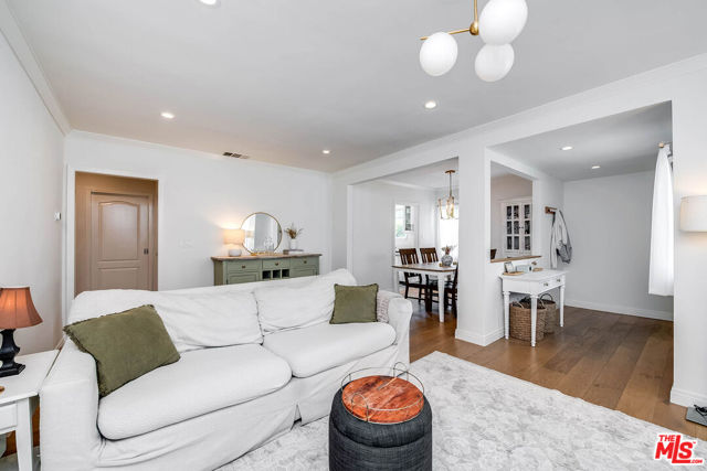 14716 Killion Street photo 5