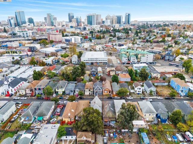 857 Athens Ave, Oakland CA: https://media.crmls.org/mediaz/a6e35ef8-17f3-4936-a8a6-baa22110b72e.jpg