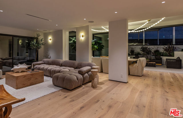 1271 Sunset Plaza Drive, Los Angeles CA: https://media.crmls.org/mediaz/a6e3e8d4-60fe-4abb-aec9-ffbf47fea447.jpg