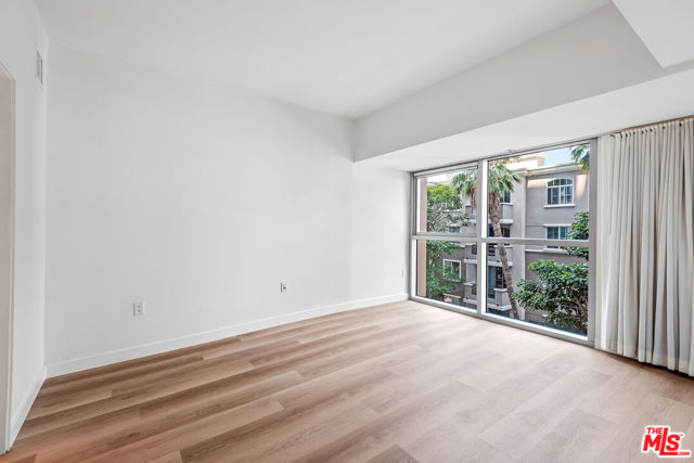 13700 MARINA POINTE Drive, Marina del Rey CA: https://media.crmls.org/mediaz/a6e45040-78fa-48c5-8eb8-9e423a627b4d.jpg