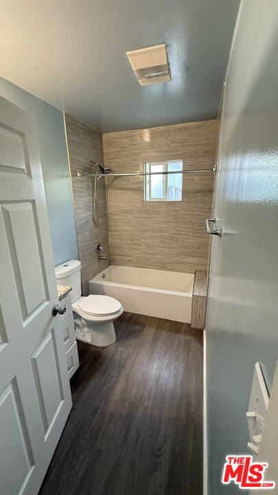 605 W 47th Street, Los Angeles CA: https://media.crmls.org/mediaz/a6e47223-ca25-462c-9185-b2164b0599a9.jpg