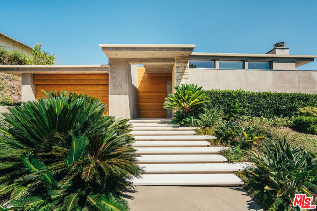 1470 CARLA, Beverly Hills CA: https://media.crmls.org/mediaz/a6e4ace3-36fc-43d9-9fae-16f07632cae8.jpg