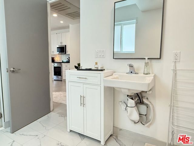 834 S Shenandoah Street, Los Angeles CA: https://media.crmls.org/mediaz/a6e4b8a9-3db2-4783-bbbf-597369d4f83f.jpg